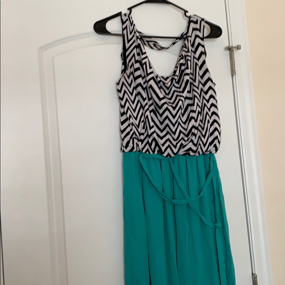 Long sleeveless dress